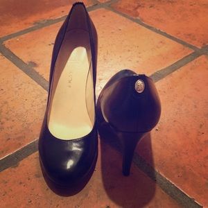 Ivanka Trump 8 1/2 black pumps.